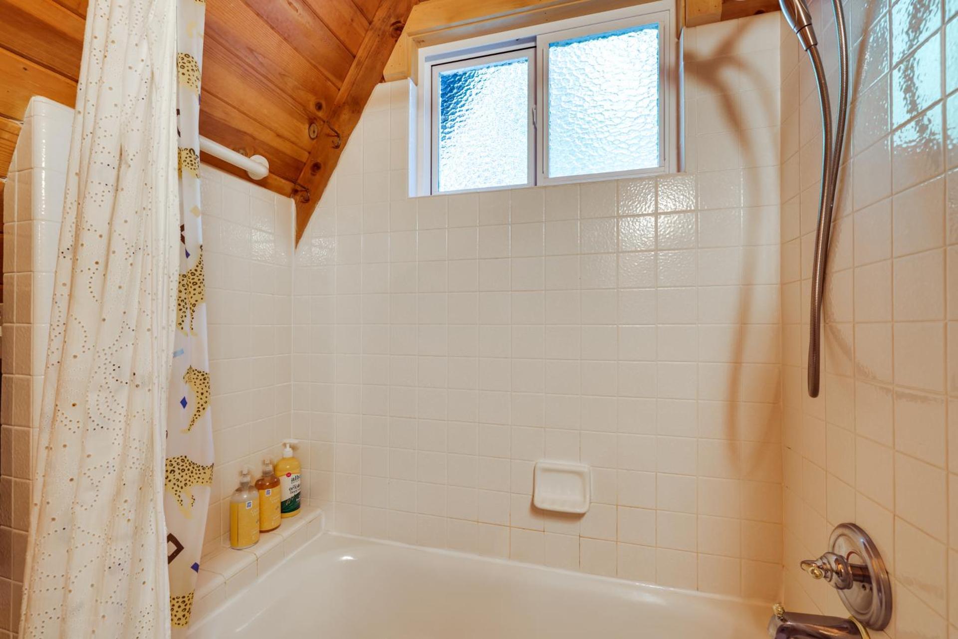 Decks, Grills and Fire Pit Camp Connell Hideaway!