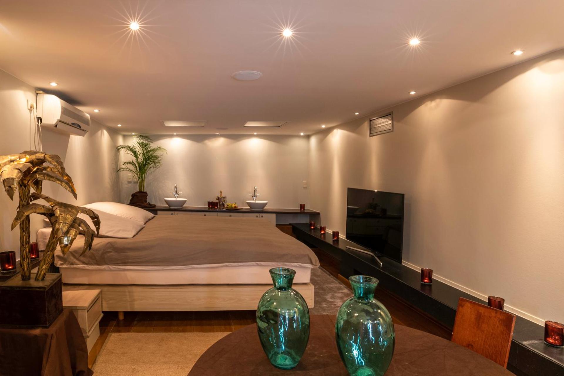 BeautyD JUNIOR-SUITE family room for up to 3 children centrum GULLEGEM KORTRIJK