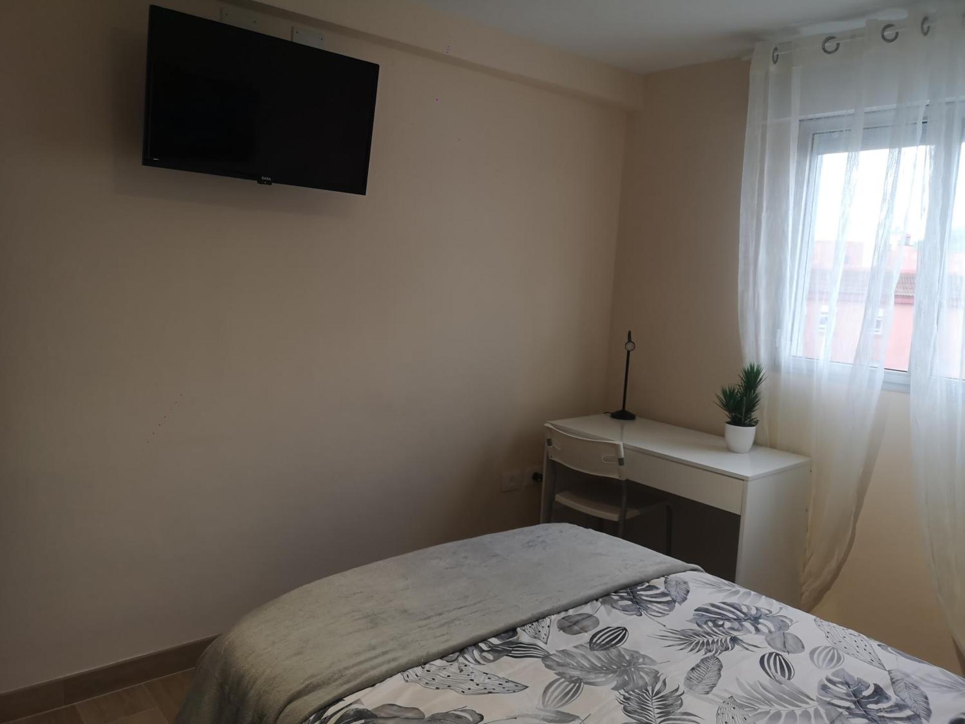 Hostal Mari en La Laguna, alquiler habitación privada en hostal, 6 habitaciones cerca de la universidad y aeropuerto Norte, 3 baños compartidos