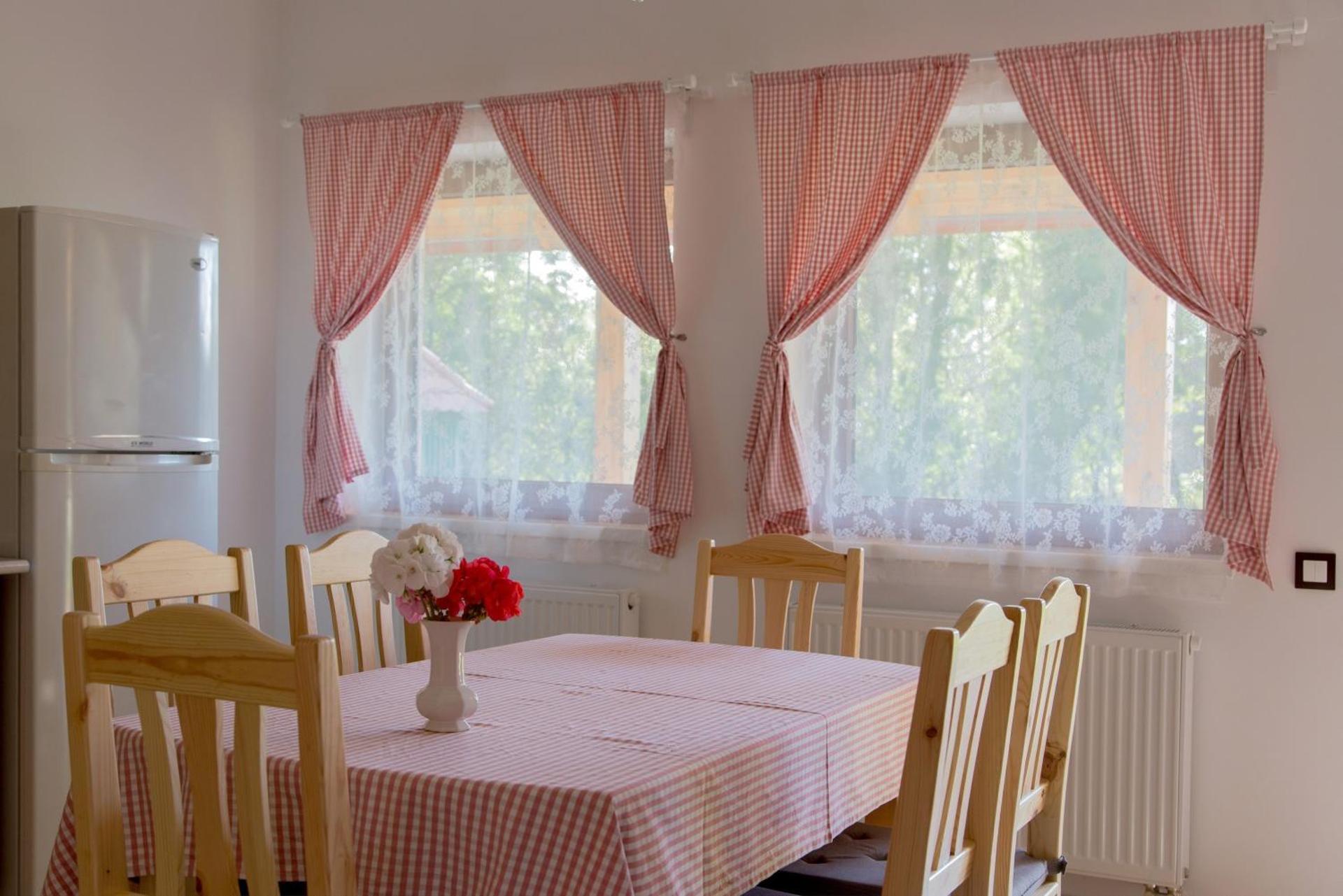 Almafás Jakuzzis Apartmanház Őrség