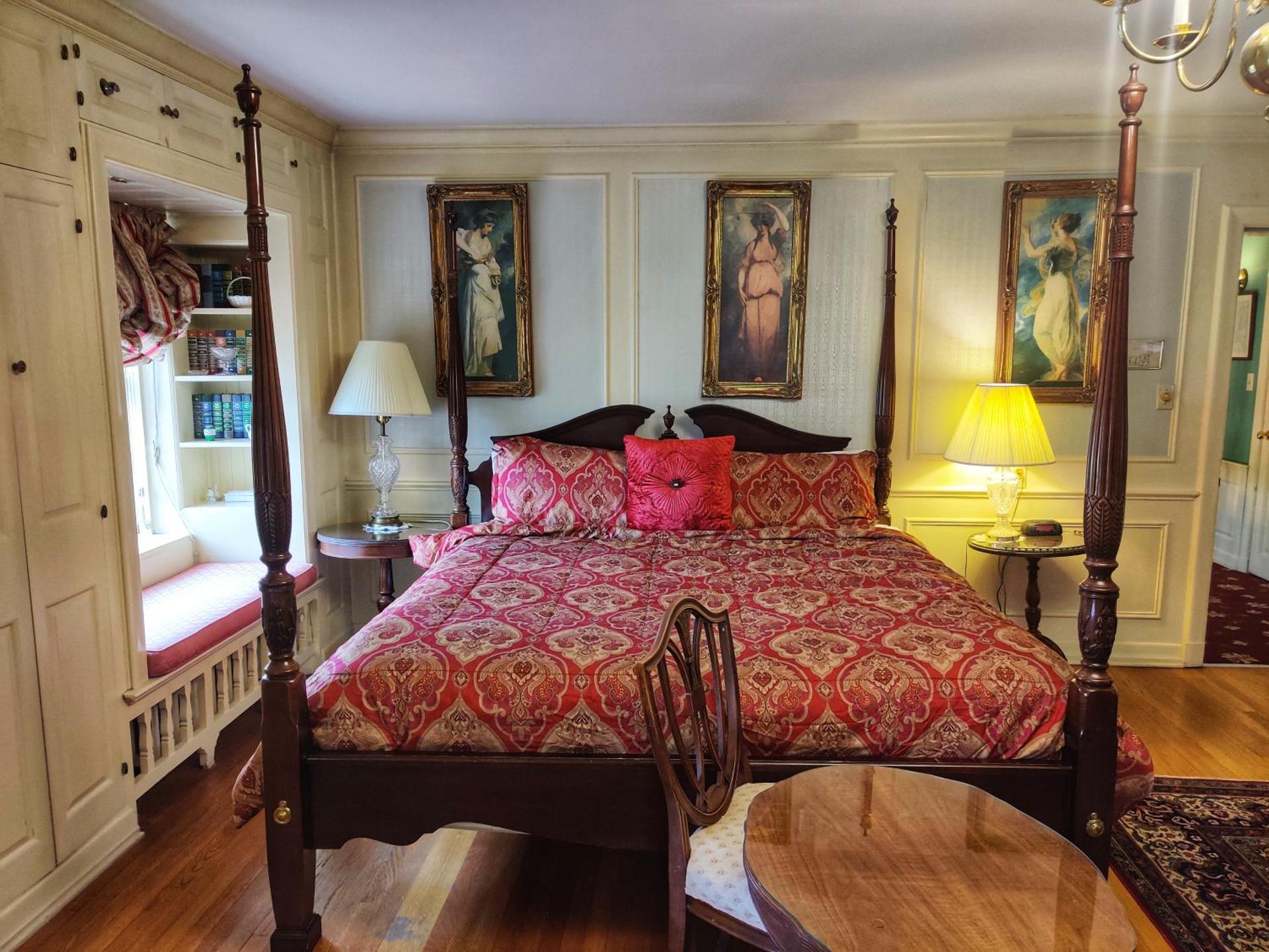 King Studio with Sofa Bed