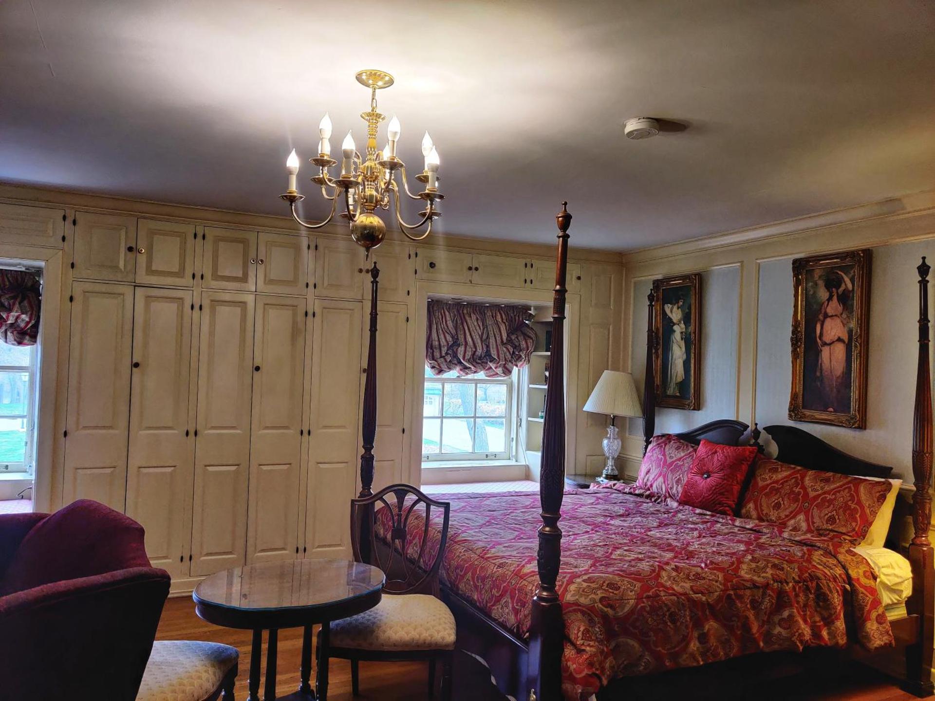 King Studio with Sofa Bed