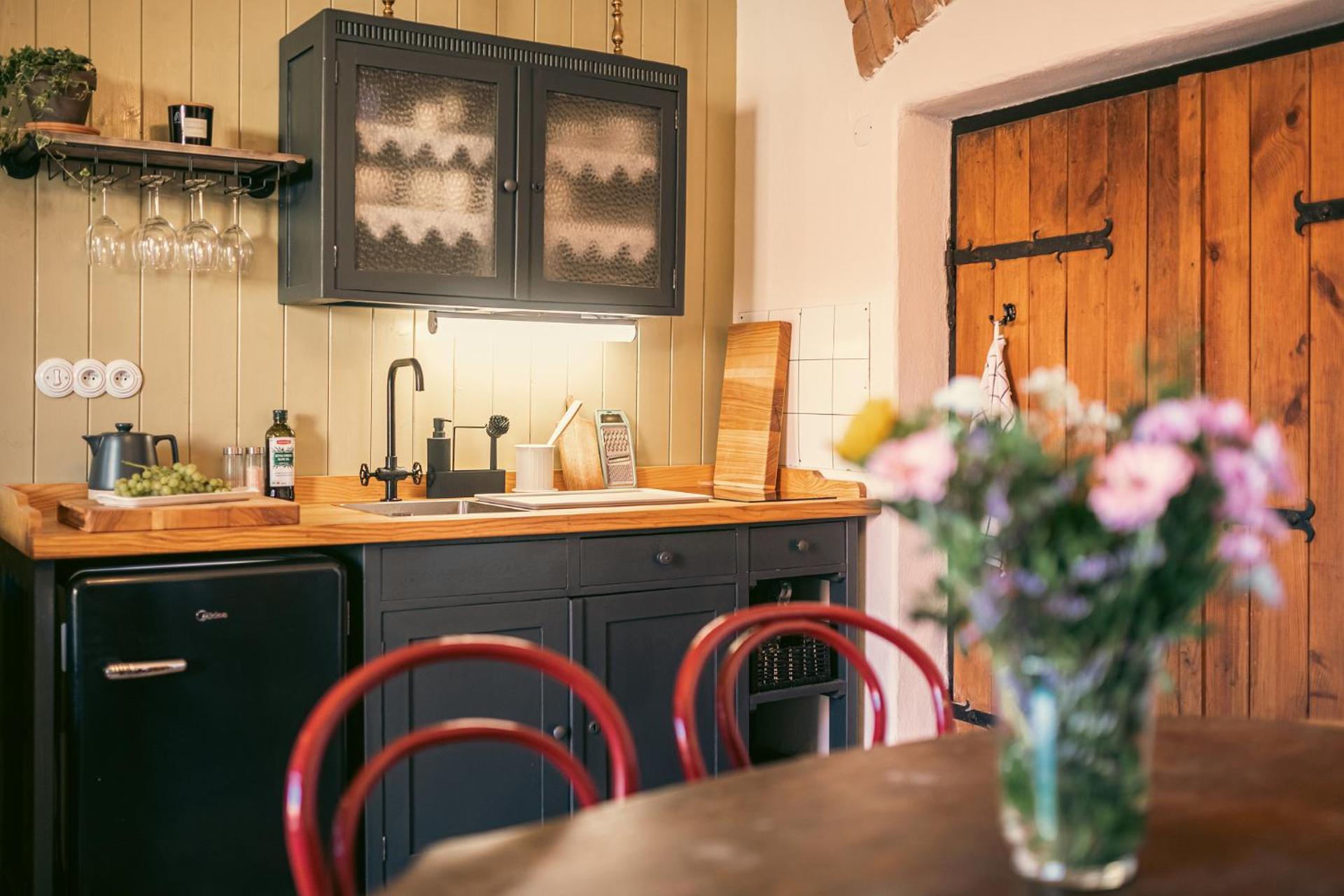 Kitchen or kitchenette