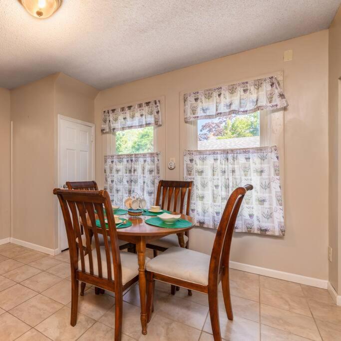 Entire house 3 bedroom Twin Cities, Specious, Entire House, AC