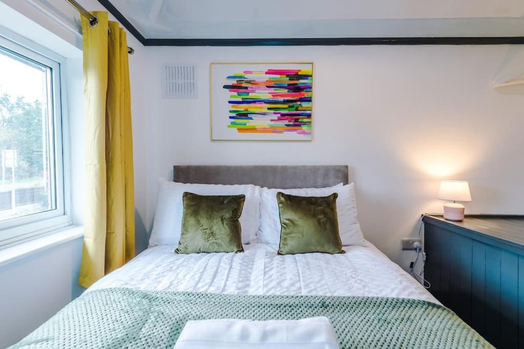 Spacious 3 bedroom close to Leeds city centre with parking - Short Stay Leeds