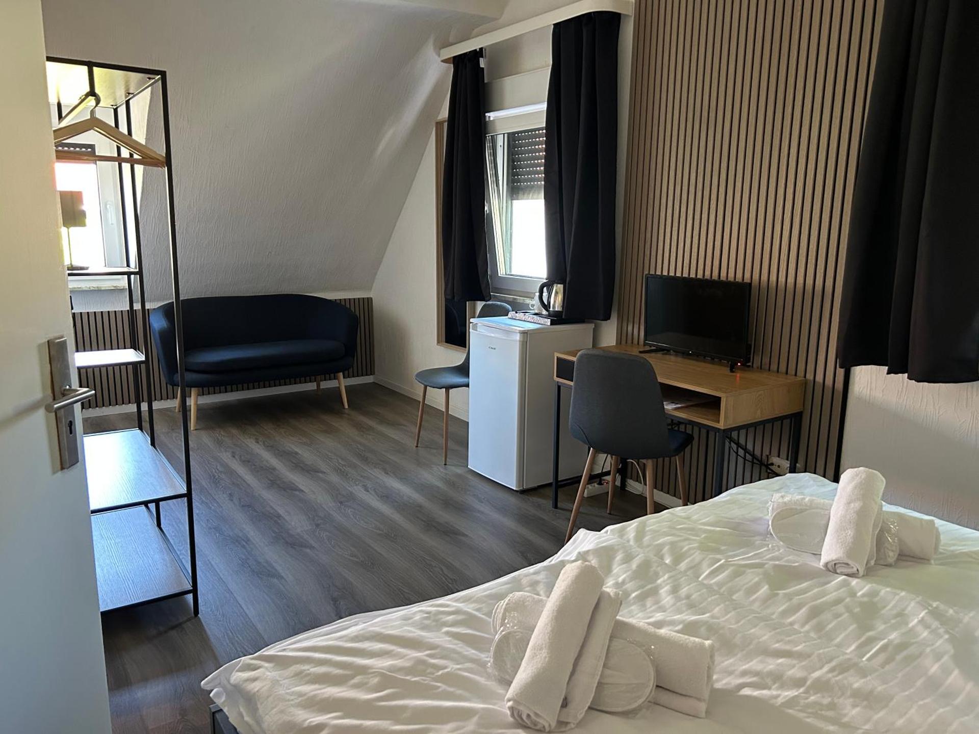 Riverside Airport Hotel