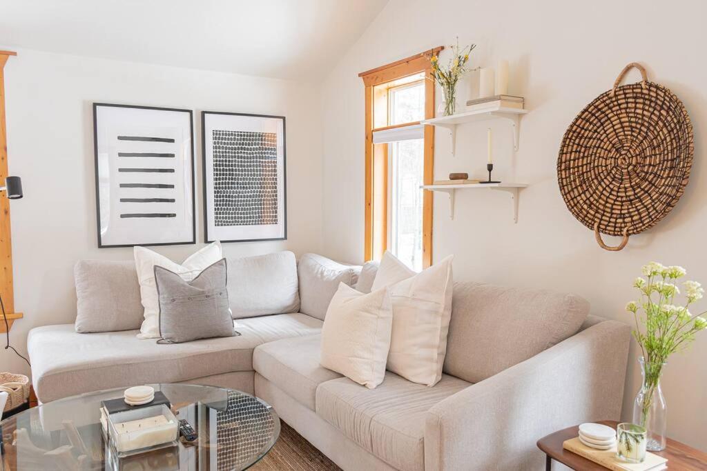 The Doma Lodge - Cozy Muskoka Cabin in the Woods