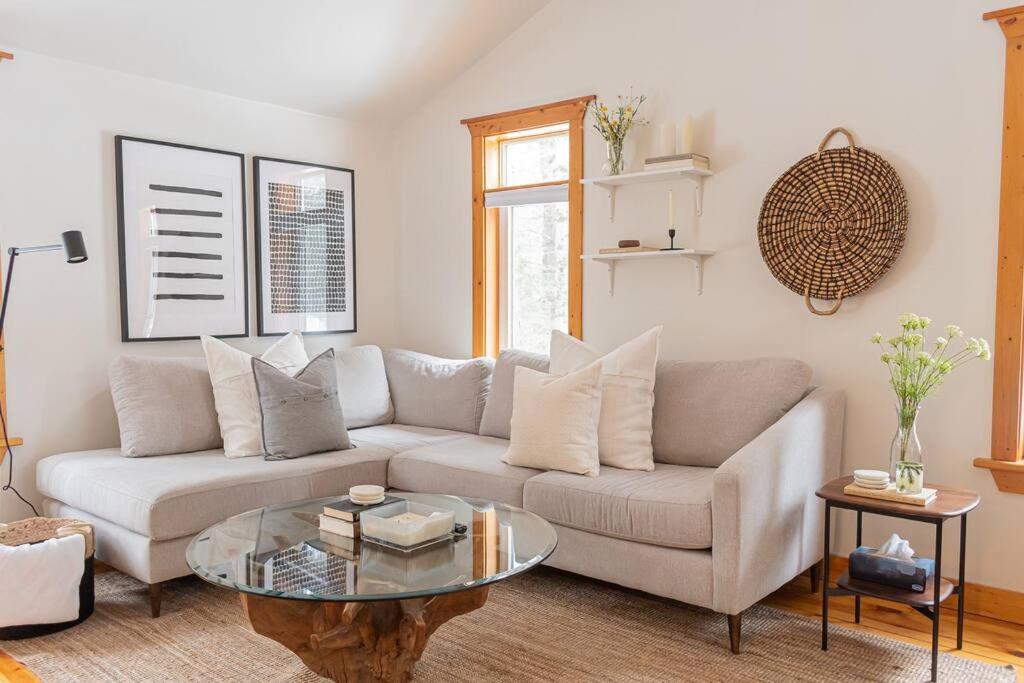 The Doma Lodge - Cozy Muskoka Cabin in the Woods