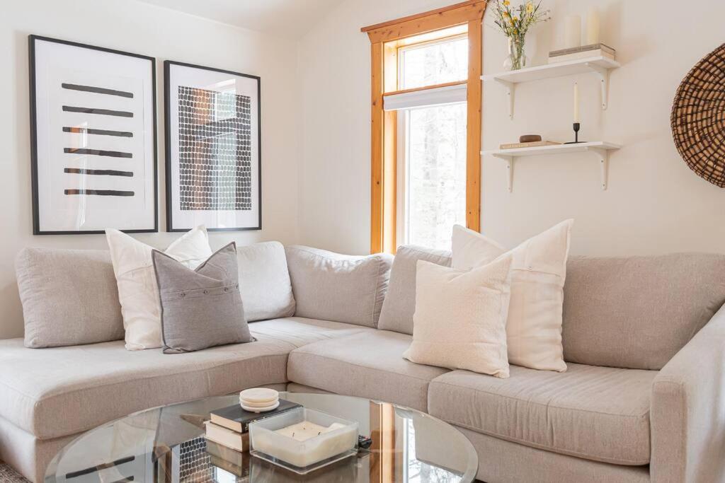 The Doma Lodge - Cozy Muskoka Cabin in the Woods