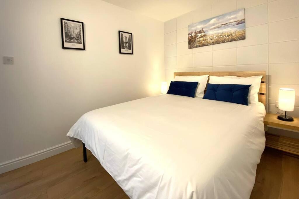 Redhill Town Centre Garden Flat