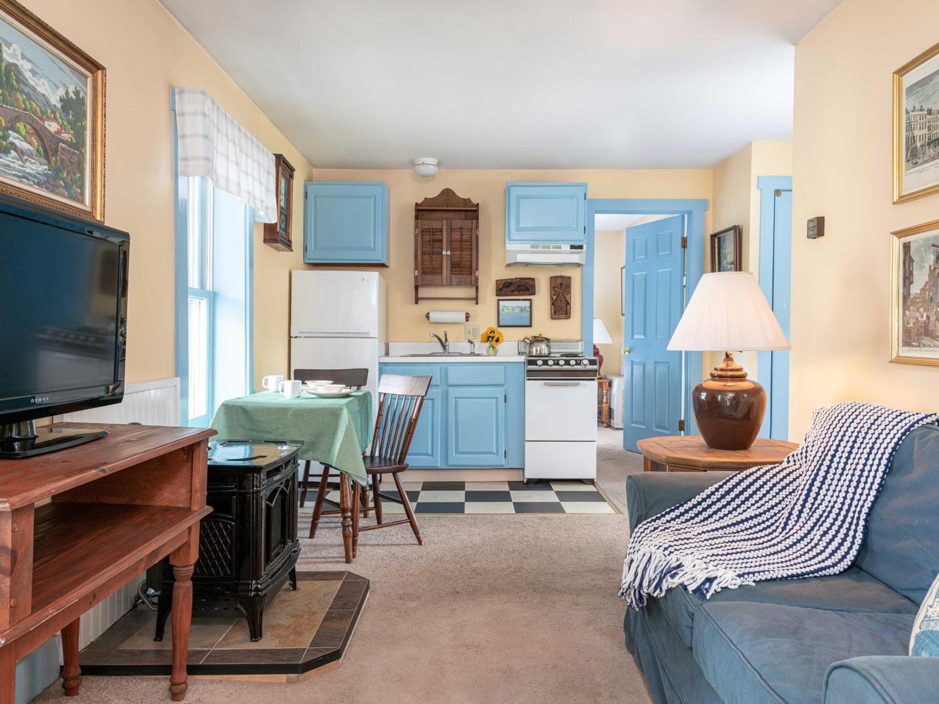 Communal lounge/ TV room