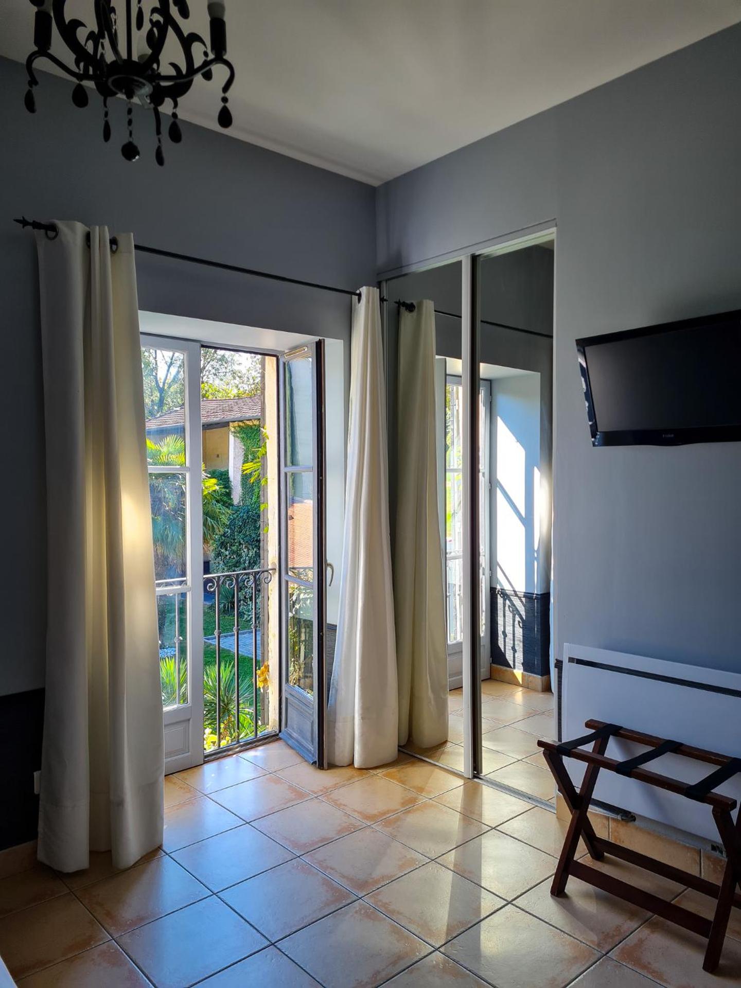 Lyon Faubourg - Saint Priest