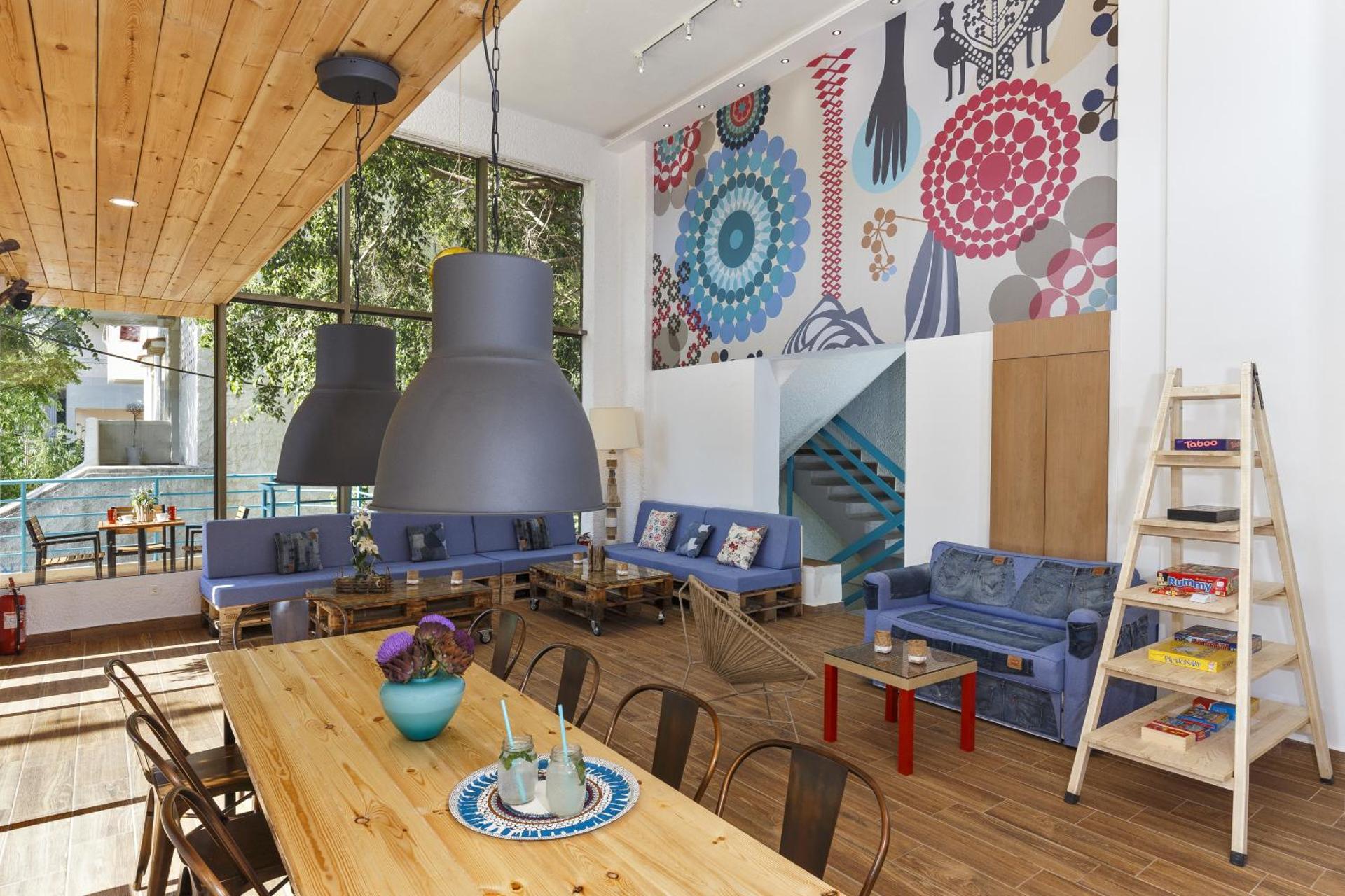 Communal lounge/ TV room