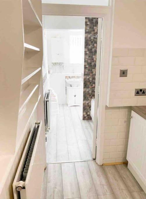 Lovely Two Bedroom Apartment, with private garden!