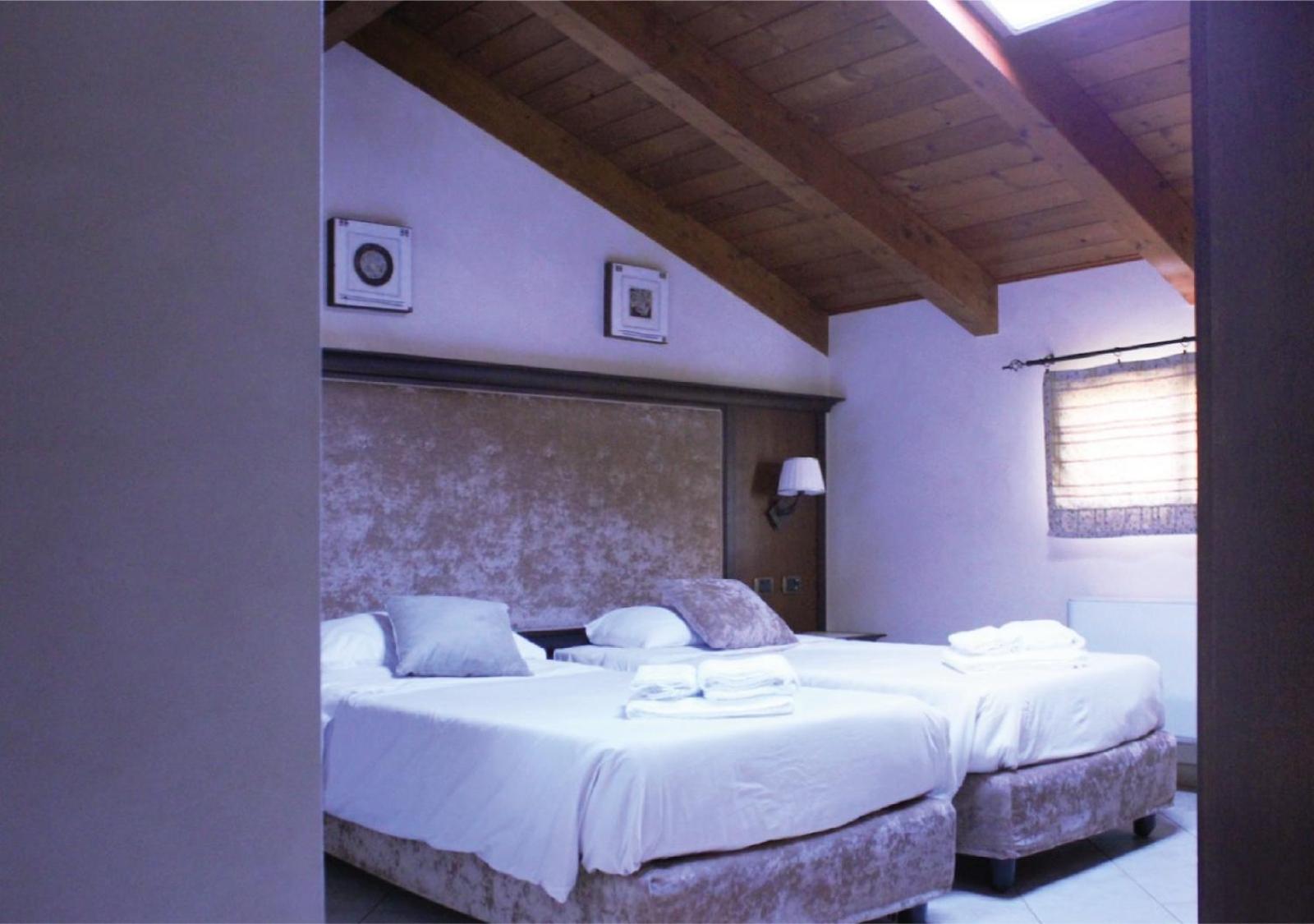 Twin Room with Private Bathroom