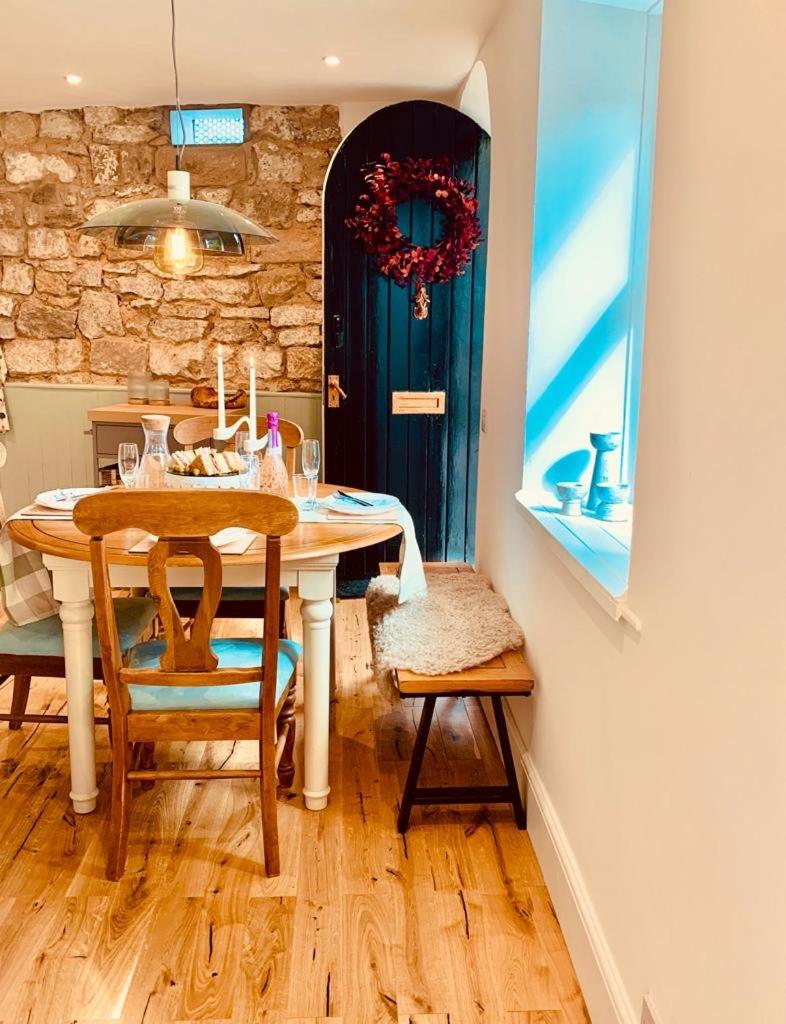 The Coach House central location fantastic Views