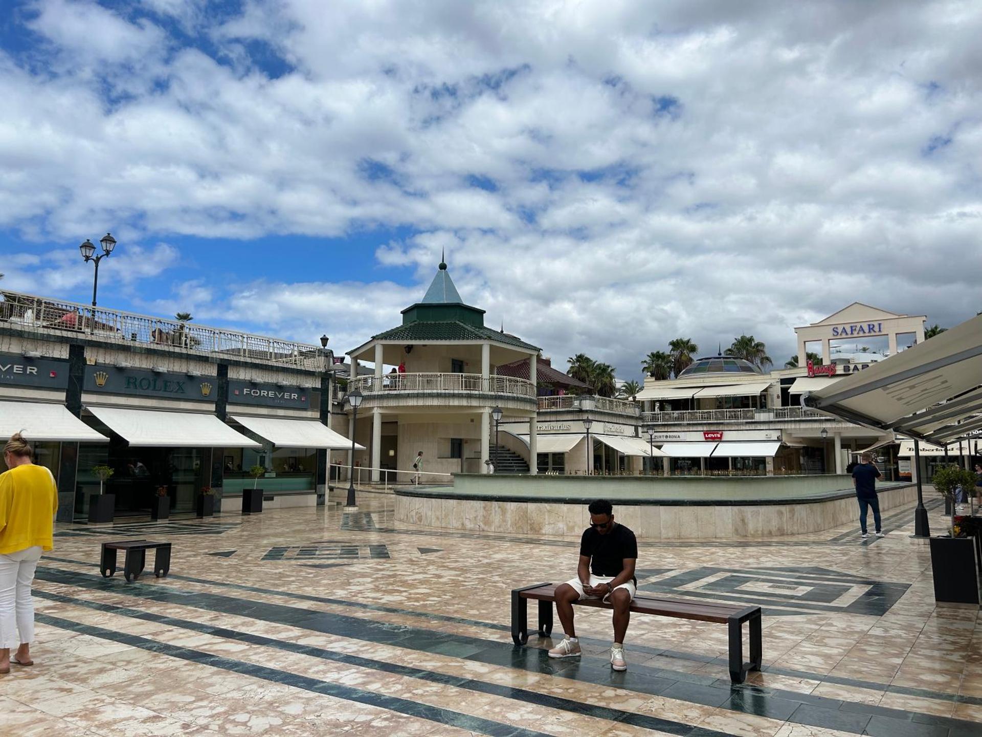 5 min walk to Gold Mile and 7min to best Las Americas Beach WiFi