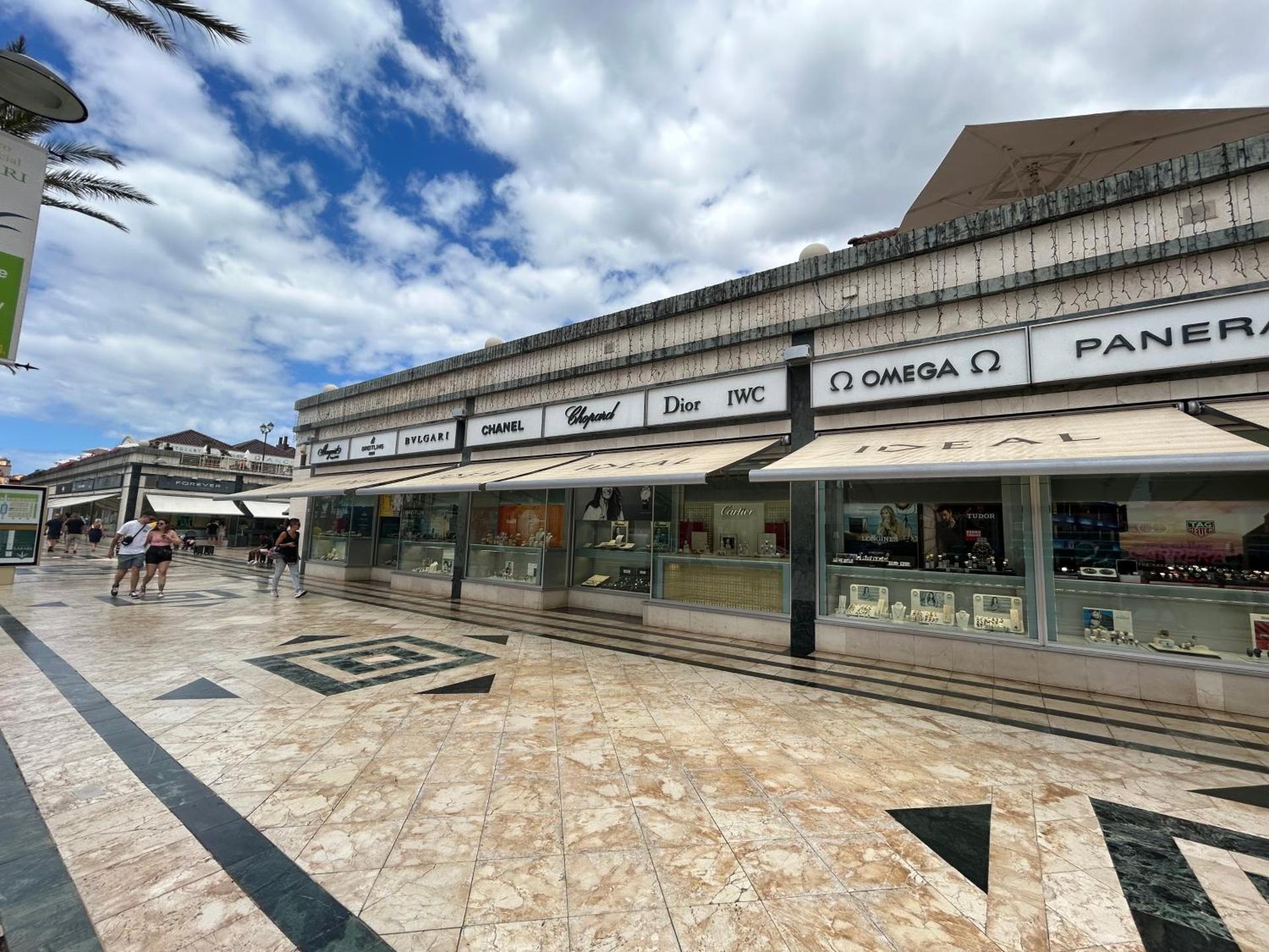 5 min walk to Gold Mile and 7min to best Las Americas Beach WiFi