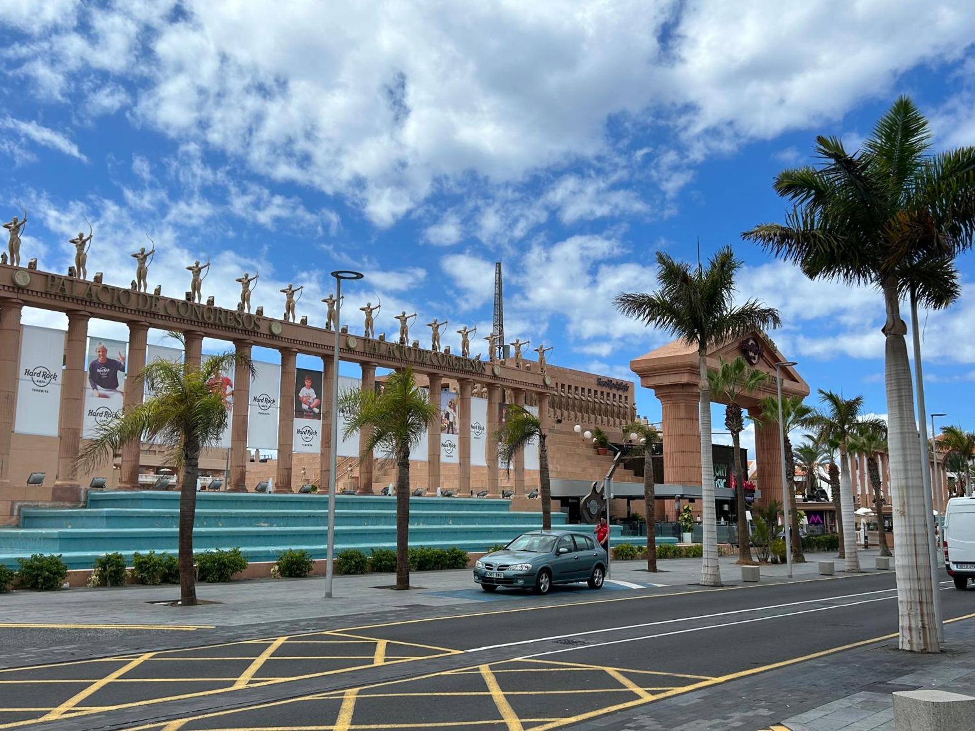 5 min walk to Gold Mile and 7min to best Las Americas Beach WiFi