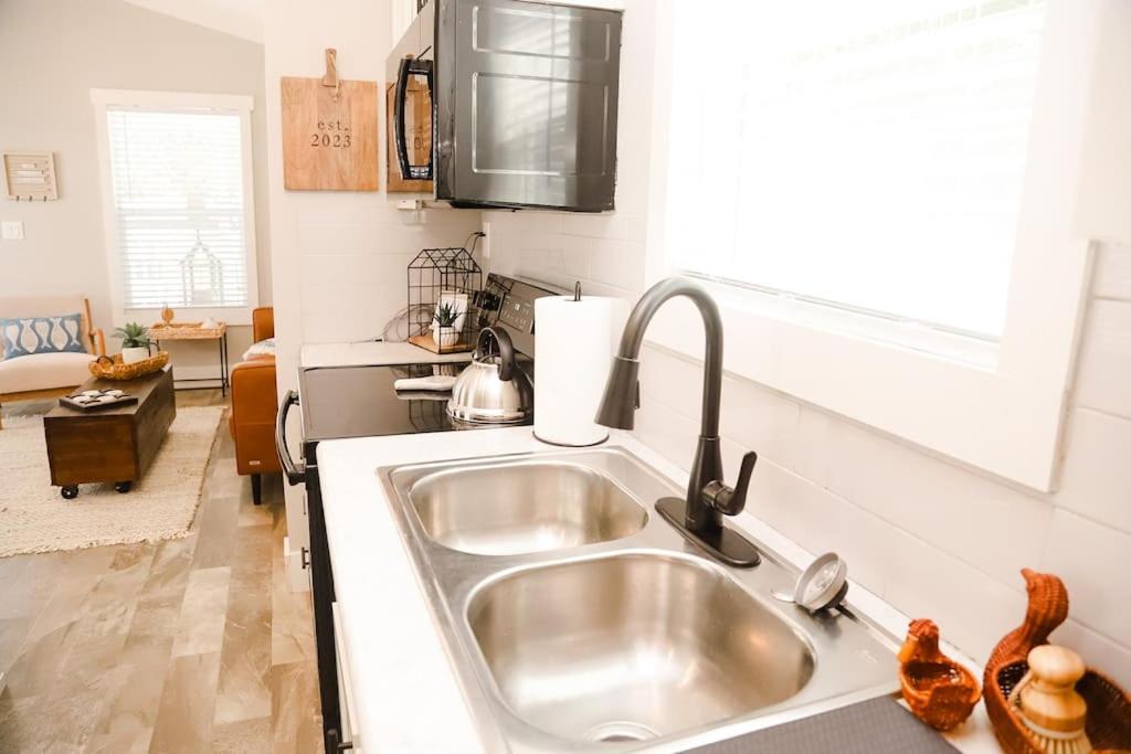 The Little Getaway-Sleeps 4, Firepit, Pet friendly