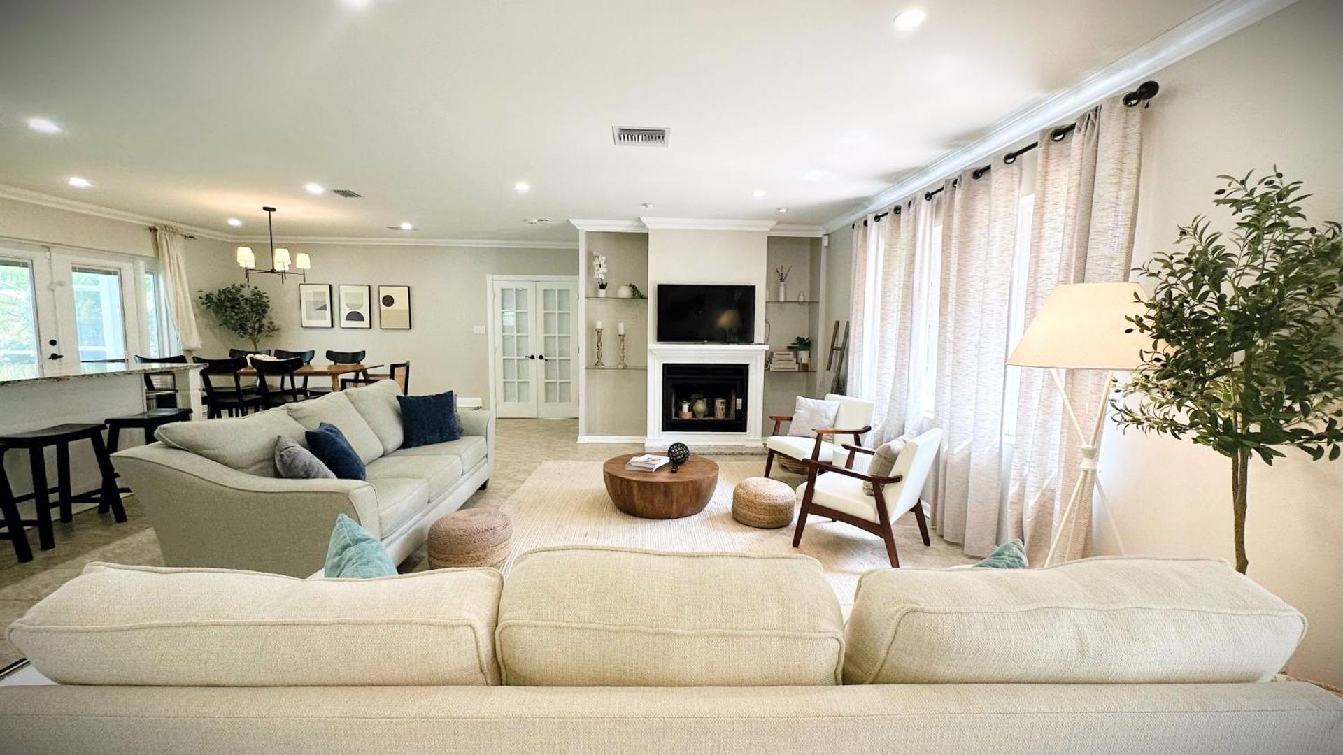 Communal lounge/ TV room