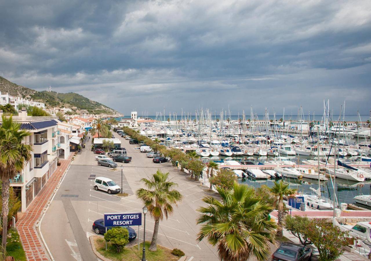 Double Room with window with marina views 