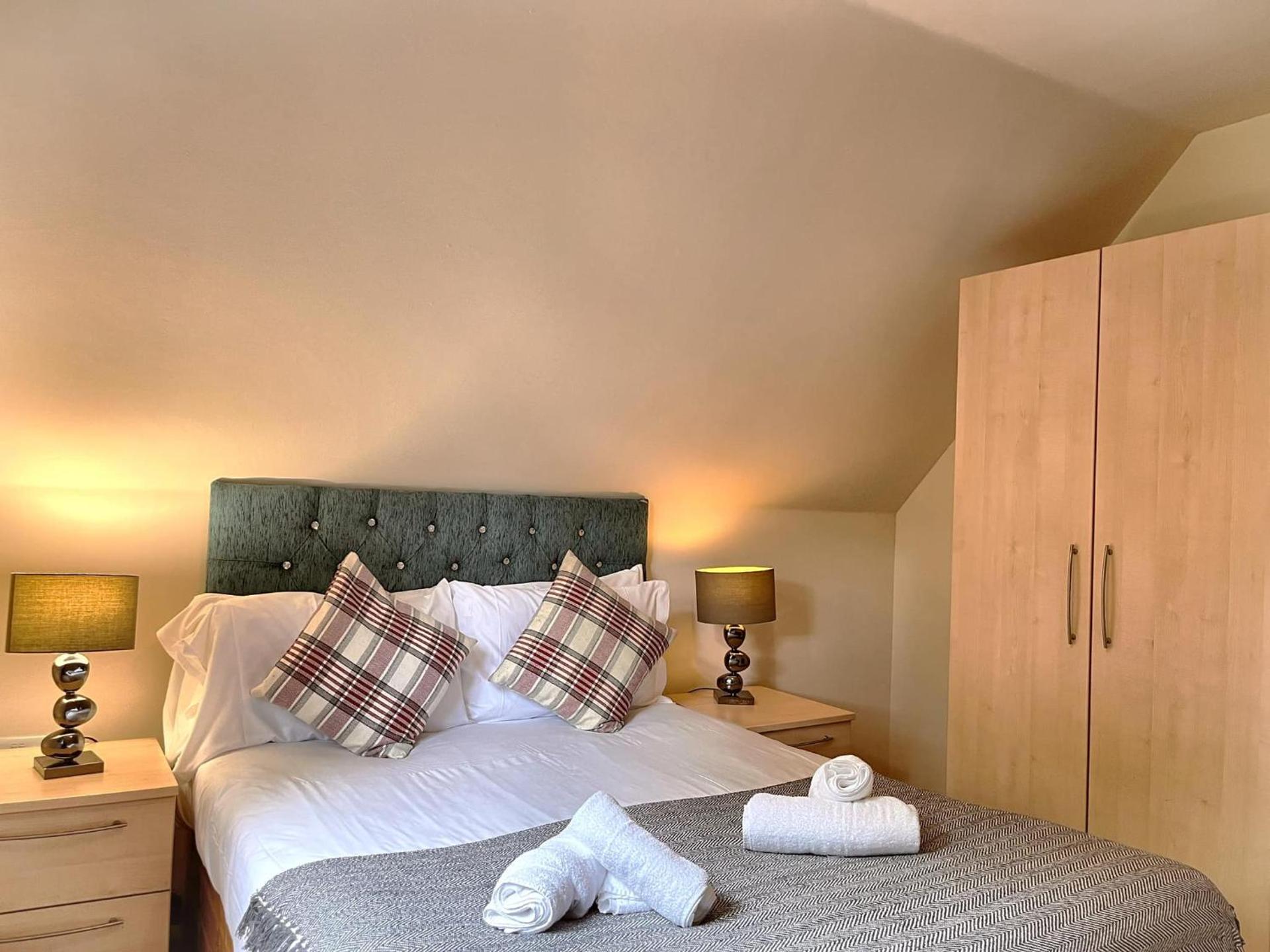 PrancingHare Lodge-Woodland Lodges-Pembrokshire