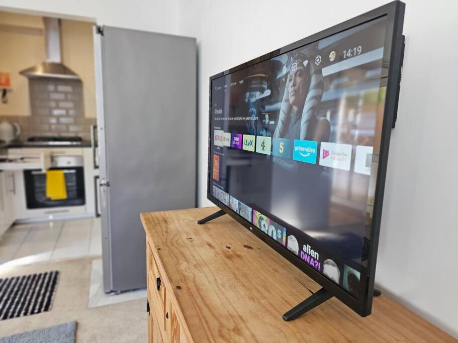 Stay Zen Apartments - Free Parking & Private Garden Ground Floor Central Woking - Business & Leisure