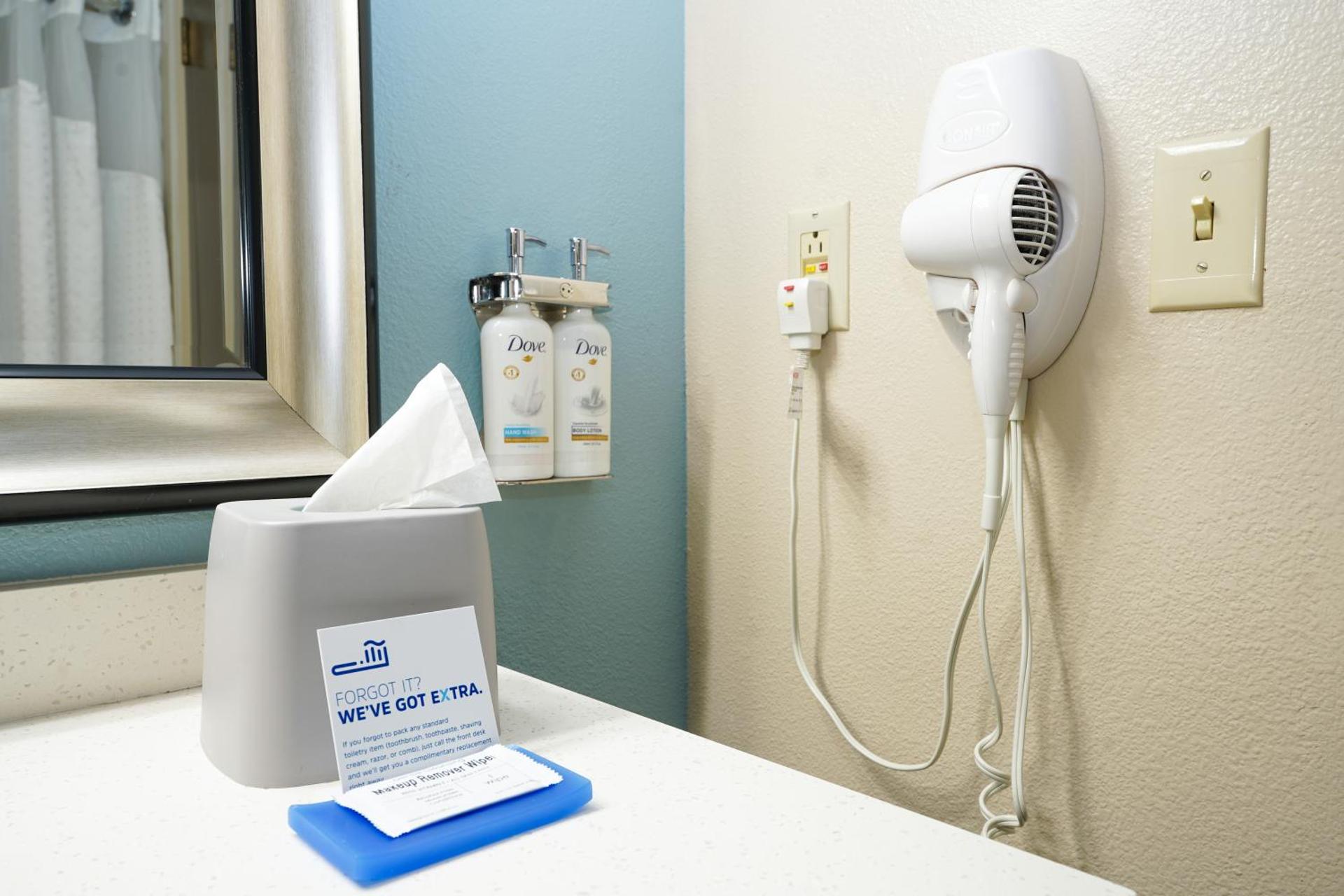 Studio Queen Room with Hearing Accessible Tub - Non-Smoking