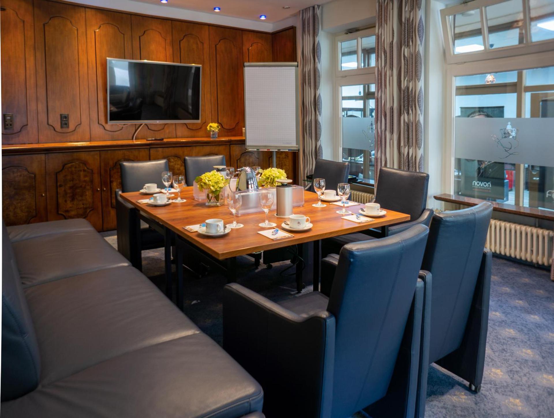 Meeting/conference room