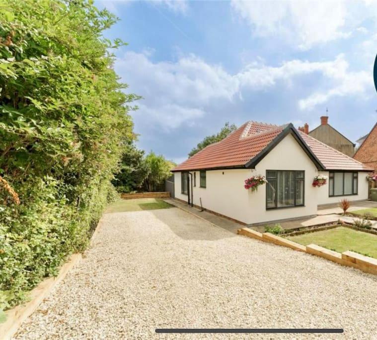 Full Modern Home - short & long stays