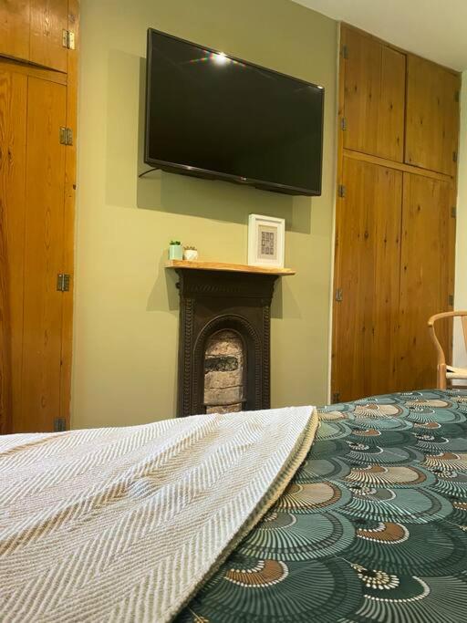 Cosy Cottage (Free parking)