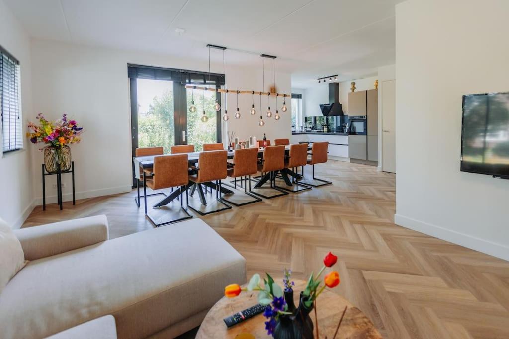 Brand new luxurious 6 bedroom villa in Amsterdam