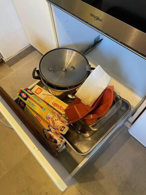 Charming Bright Spacious Village Walk to lift Hike