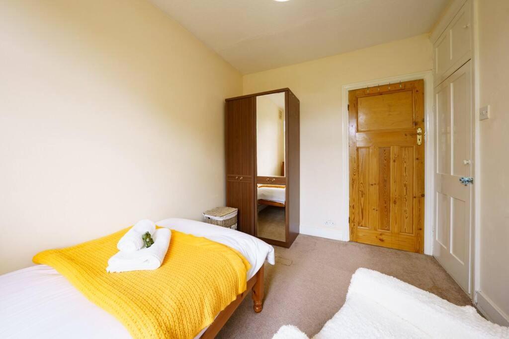 Wembley Arch View, 4-Bed House, Drive for 2 cars