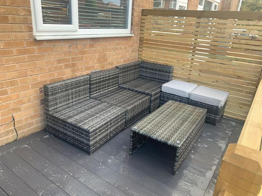 Modern 2BR Flat in Sale - Peaceful Stay in M33 - Great Transport Links