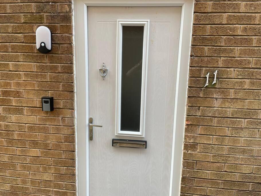 Modern 2BR Flat in Sale - Peaceful Stay in M33 - Great Transport Links