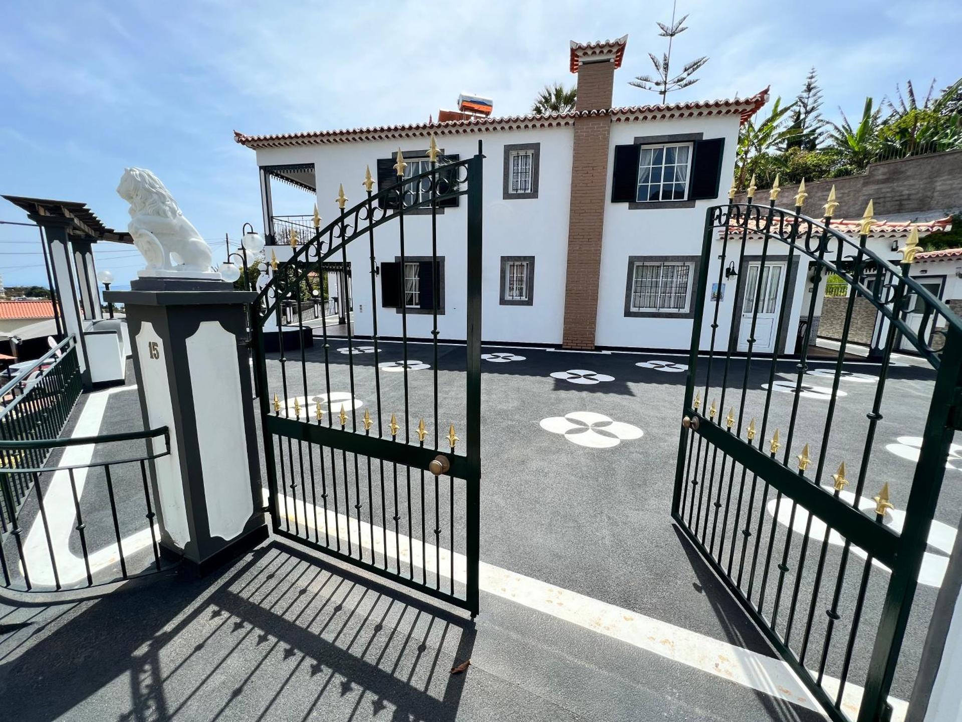 Classic Tranquil Madeiran 4-Bedroom Villa Funchal