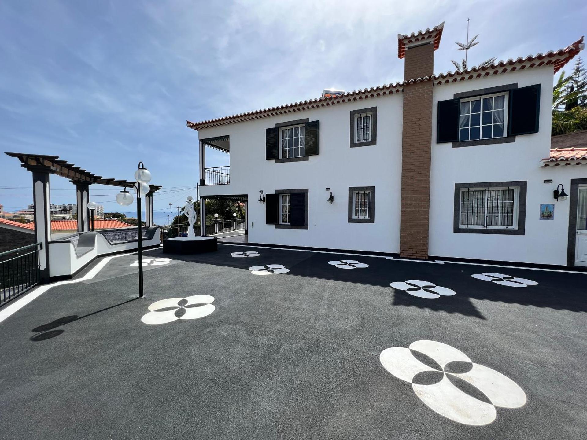 Classic Tranquil Madeiran 4-Bedroom Villa Funchal