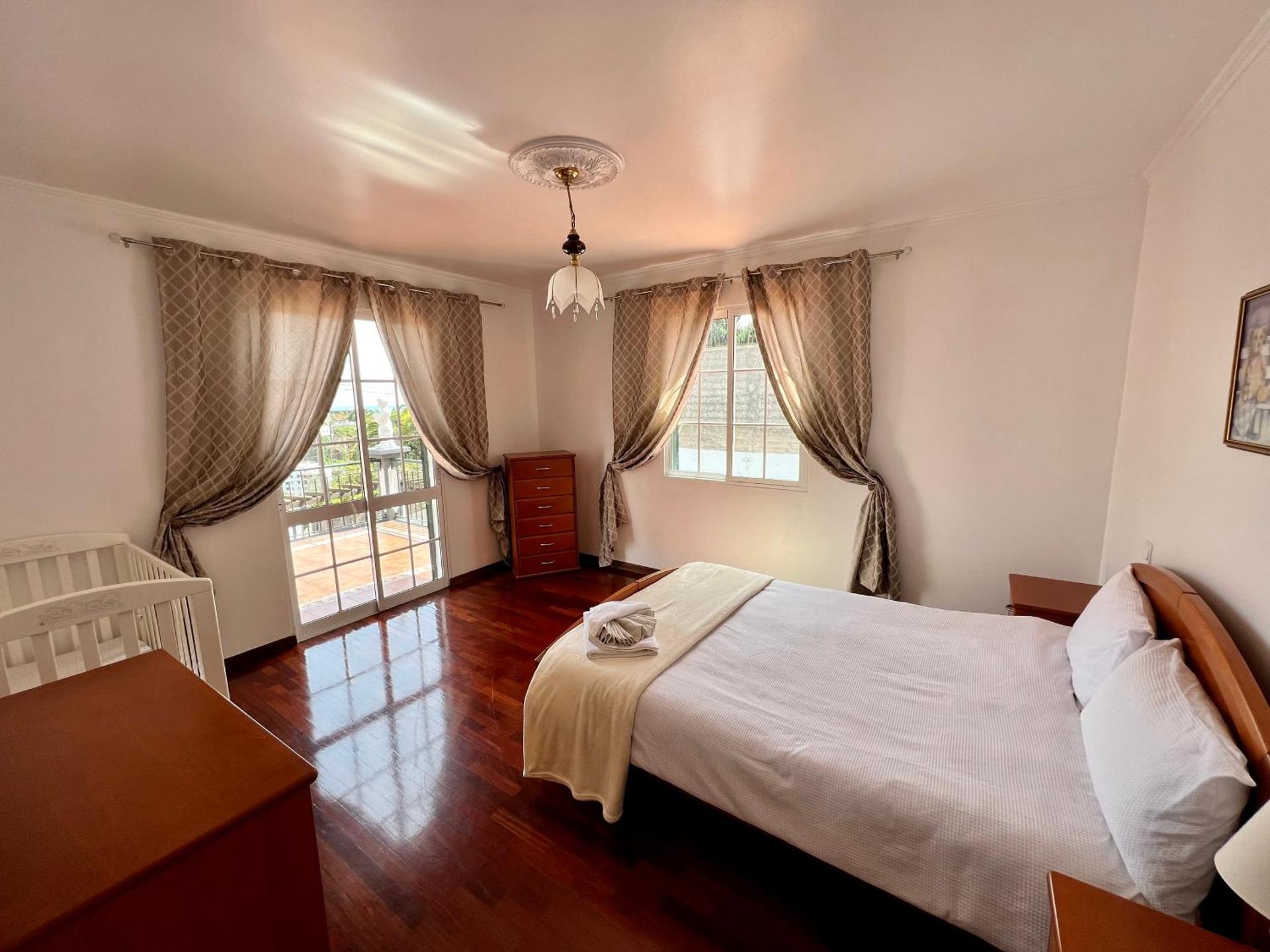 Classic Tranquil Madeiran 4-Bedroom Villa Funchal