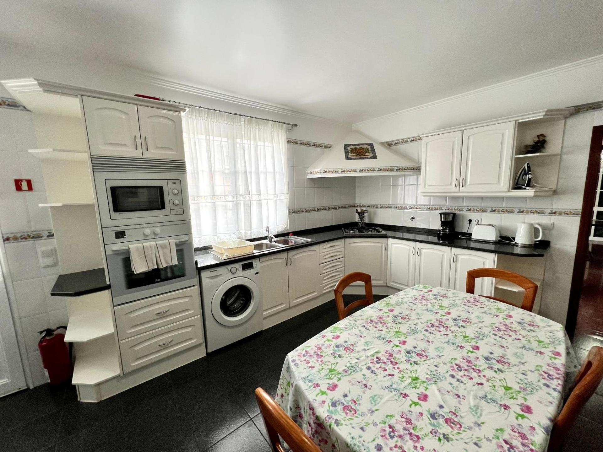 Classic Tranquil Madeiran 4-Bedroom Villa Funchal