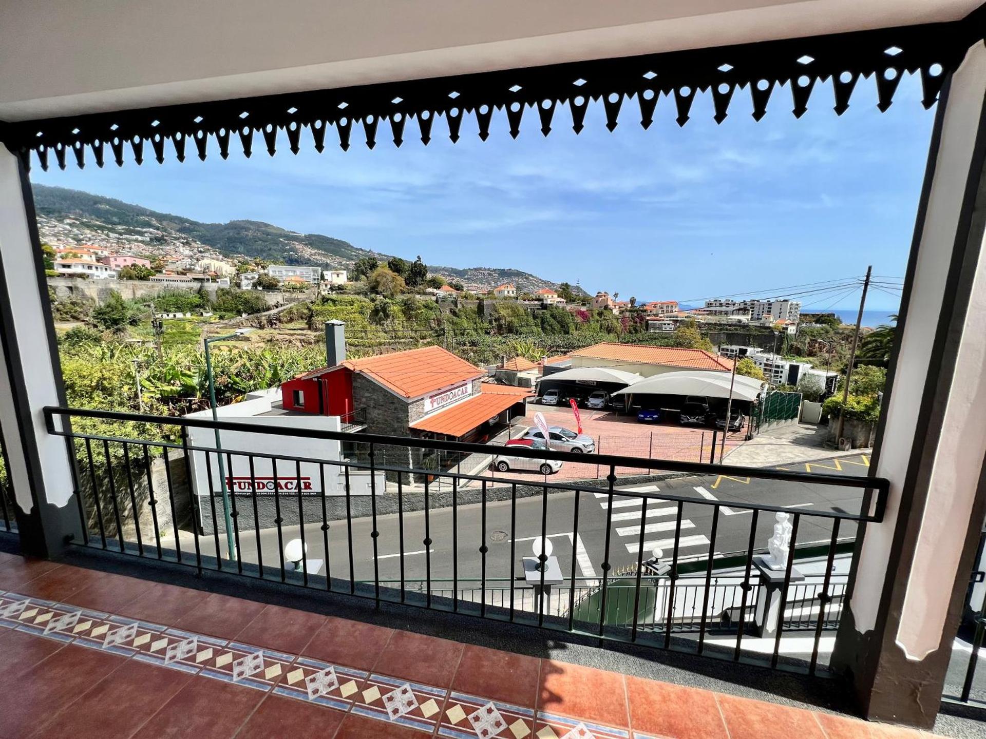 Classic Tranquil Madeiran 4-Bedroom Villa Funchal