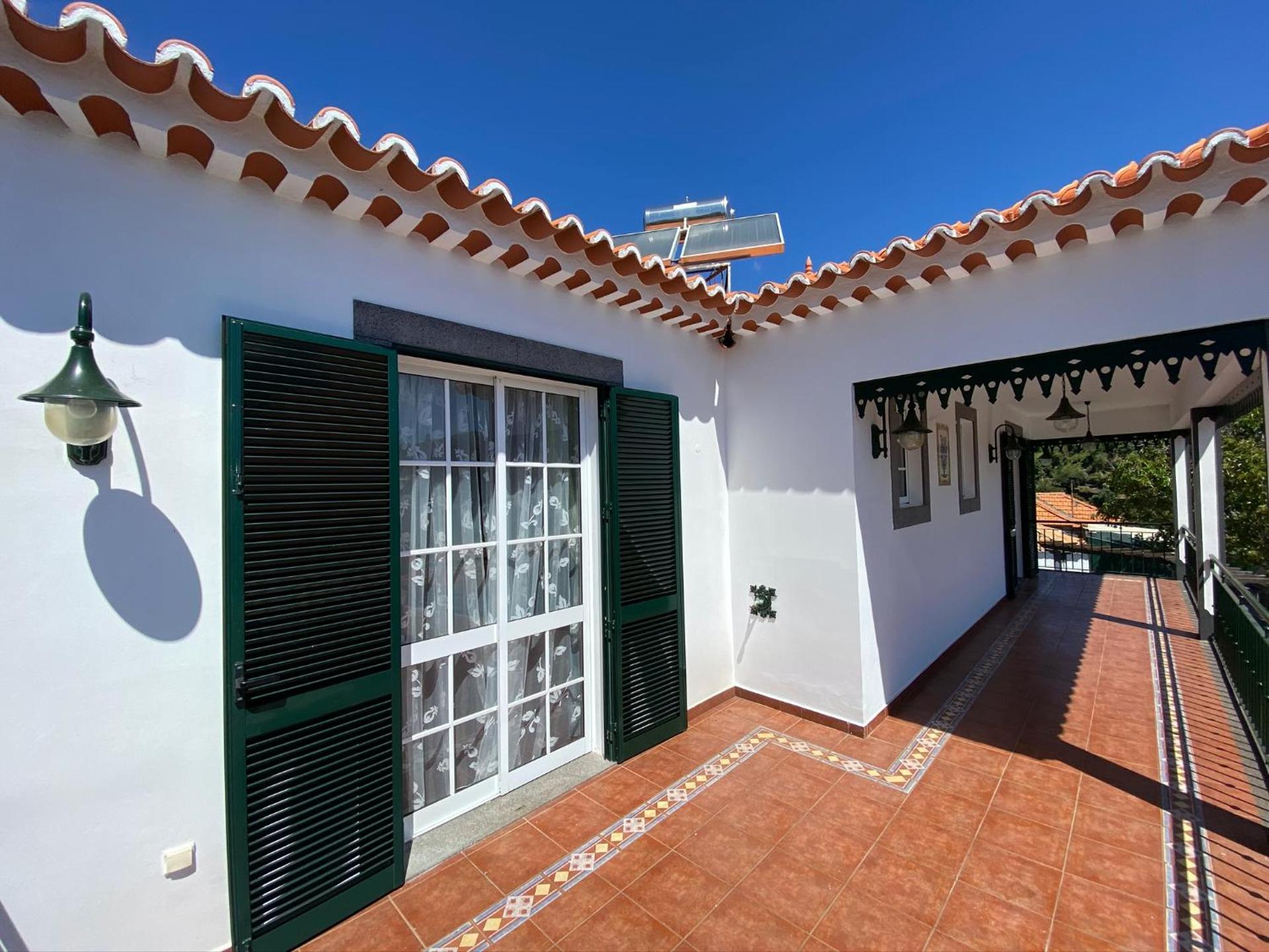 Classic Tranquil Madeiran 4-Bedroom Villa Funchal