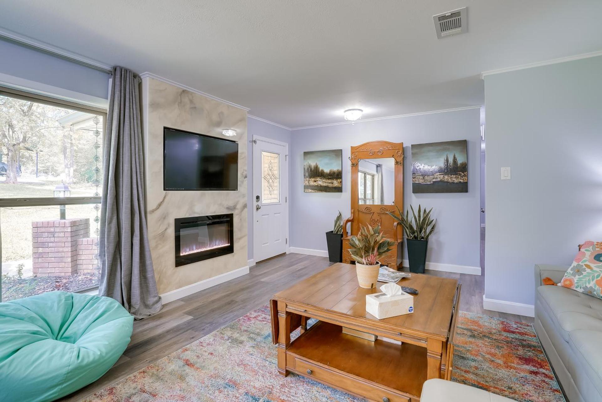 Lakefront Retreat in Jefferson with Screened Porch!