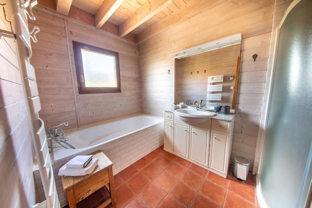 Les Griottes, véritable chalet de montagne, avec Jacuzzi et Sauna