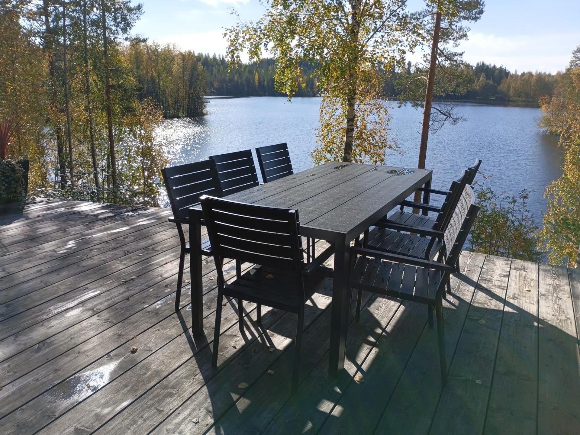 Upea kelohirsihuvila rannalla, myös poreamme!