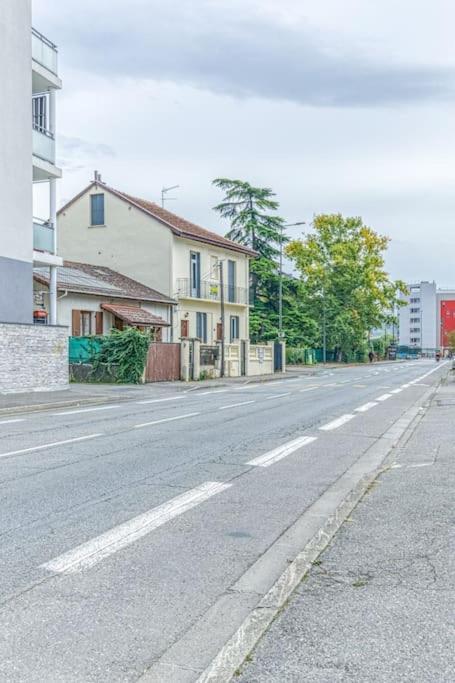 Bel appartement-garage privé-balcon-wifi fibre