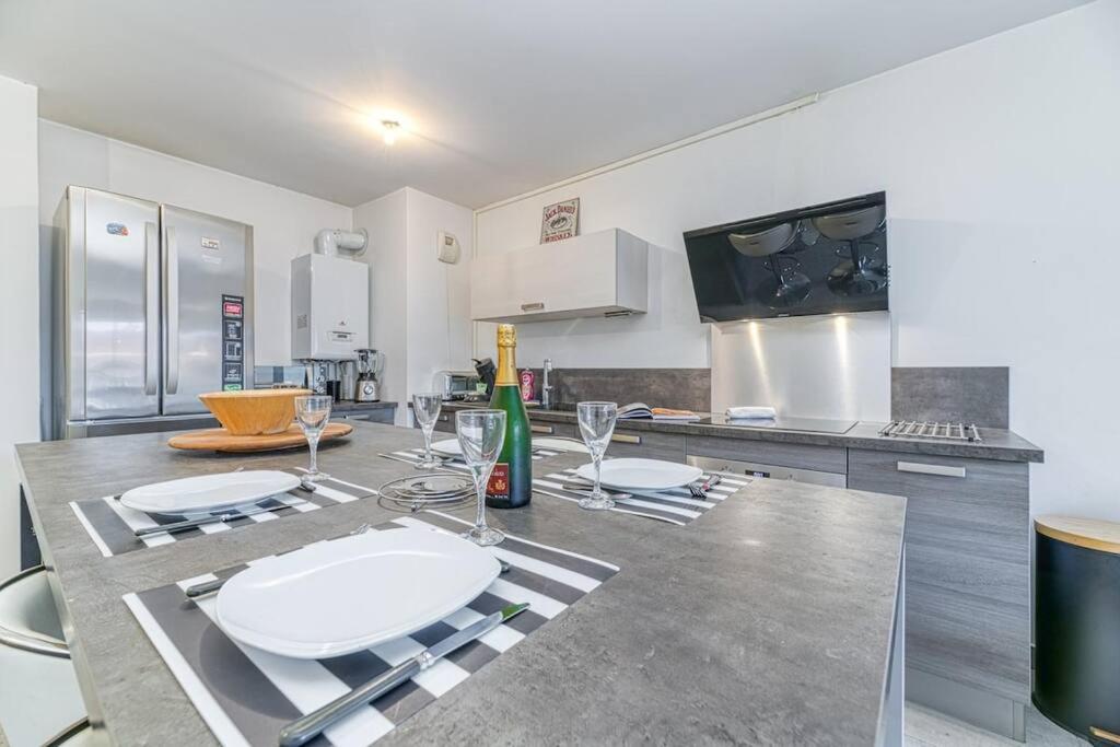 Bel appartement-garage privé-balcon-wifi fibre