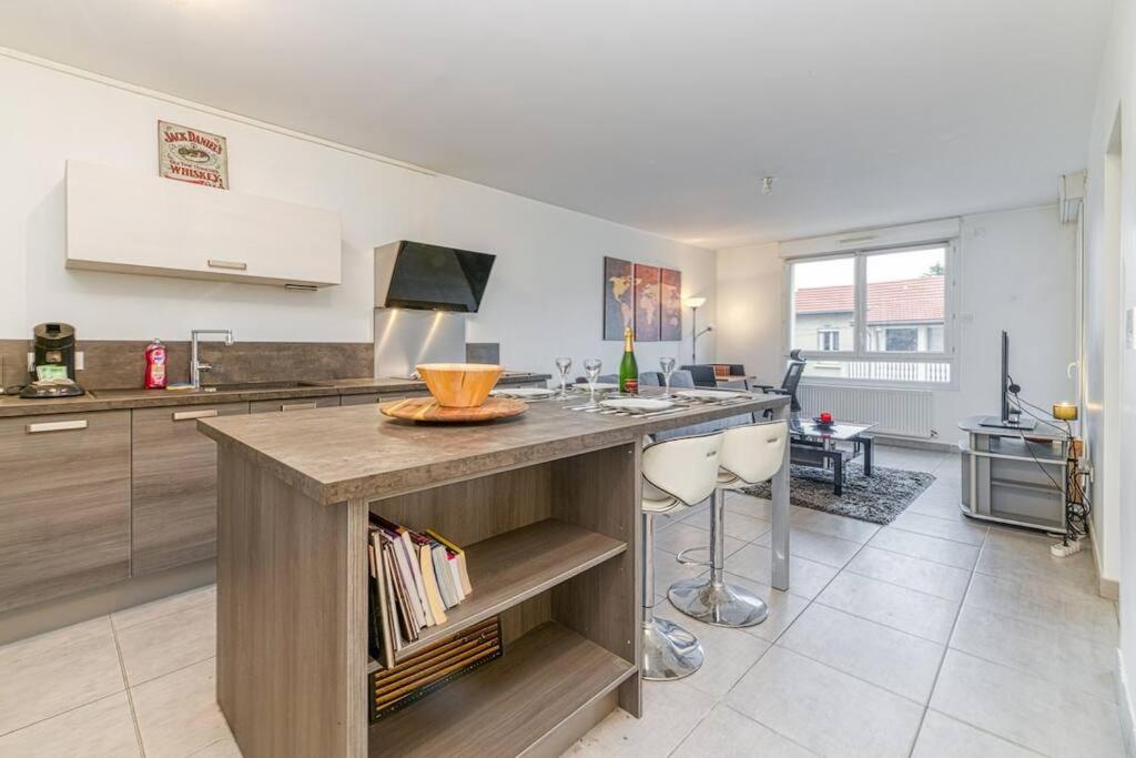 Bel appartement-garage privé-balcon-wifi fibre