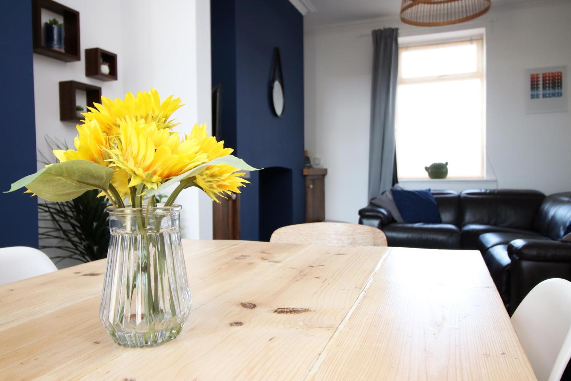 Central Cardiff - 3 Bedroom Home - Walk to Shopping Town Centre And Cardiff Castle